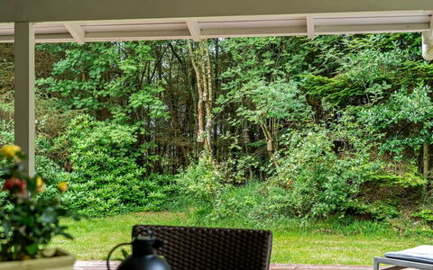 Melisa - 3Km from the Sea: Dach, Haus, Zuhause, Hütte, Tür, Abstellgleis, Deck, Veranda, Planke, Hartholz