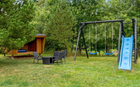 Selvi - 2.2Km from the Sea: Holz, Möbel, Wohnung, Zimmer, Decke, Holzbeize, Stuhl, Hartholz, Lack, Holz