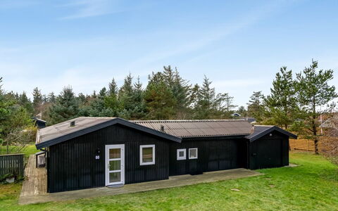 Talvikki - 1.2Km from the Sea: Holz, Zuhause, Veranda, Deck, Hartholz, Dach, Holzbeize, Holzboden, Eco Hotel