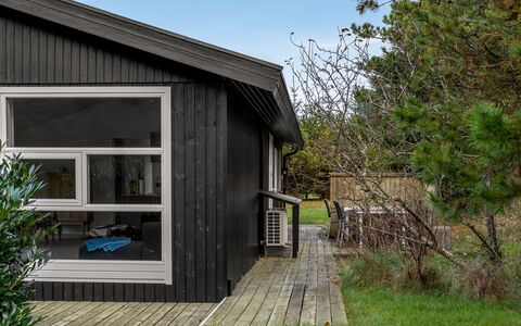Talvikki - 1.2Km from the Sea: Holz, Zuhause, Veranda, Deck, Hartholz, Dach, Holzbeize, Holzboden, Eco Hotel