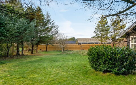 Talvikki - 1.2Km from the Sea: Holz, Zuhause, Veranda, Deck, Hartholz, Dach, Holzbeize, Holzboden, Eco Hotel
