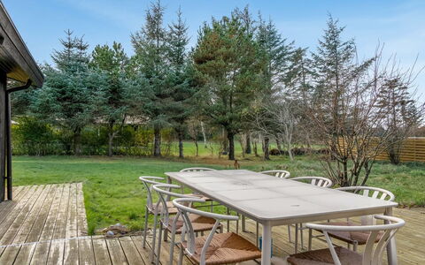 Talvikki - 1.2Km from the Sea: Holz, Zuhause, Veranda, Deck, Hartholz, Dach, Holzbeize, Holzboden, Eco Hotel
