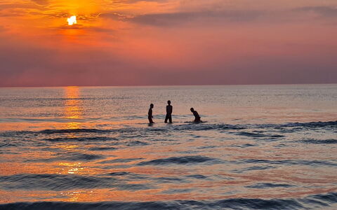 Tekla - 180M from the Sea: Himmel, Wasser, Horizont, Sonnenuntergang, Gewässer, Afterglow, Dämmerung, Orange, Sonne