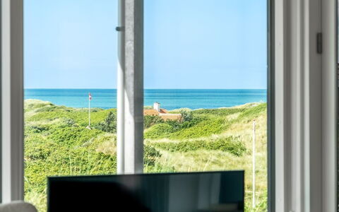 Jannus - 600M from the Sea: Holz, Möbel, Wohnung, Zimmer, Decke, Holzbeize, Stuhl, Hartholz, Lack, Holz