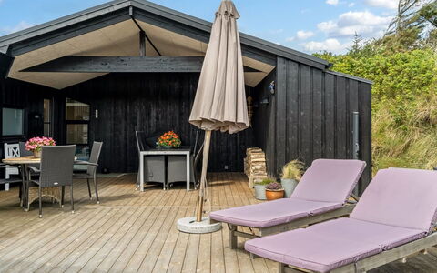 Jannus - 600M from the Sea: Holz, Möbel, Wohnung, Zimmer, Decke, Holzbeize, Stuhl, Hartholz, Lack, Holz