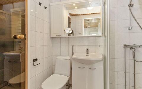 Levin Lumi: Bad Sink, Armatur, Badezimmer, Sinken, Flooring, Interior Design, Fussboden, Holz, Toilette, Zapfhahn