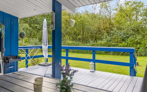 Anne - 30Km from the Sea: Veranda, Schatten, Geländer, Deck, Hartholz, Planke, Holzbeize, Eco Hotel, Design, Stuhl