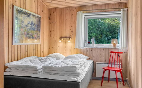 Anne - 30Km from the Sea: Bett, Schlafzimmer, Interior Design, Möbel, Holz, Bettdecke, Bedding, Decke, Zimmer, Zuhause