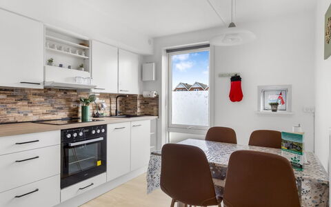 Steffan - 2.3Km from the Sea: Küche, Küchengerät, Interior Design, Möbel, Countertop, Major Appliance, Flooring, Cabinetry, Holz, Decke