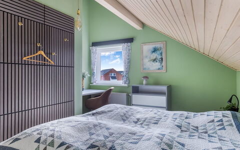 Steffan - 2.3Km from the Sea: Interior Design, Schlafzimmer, Möbel, Decke, Holz, Flooring, Fussboden, Bett, Beleuchtung, Bedding