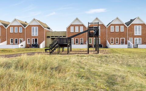 Steffan - 2.3Km from the Sea: Hütte, Hinterhof, Garten, Gartenbauten, Schuppen, Abstellgleis, Gartenmöbel, Blockhaus, Outdoor Struktur, Hütte