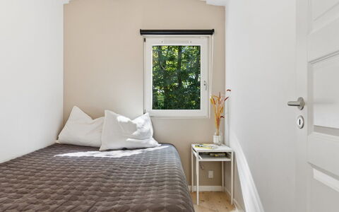 Guthfrith - 1.4Km from the Sea: Bett, Interior Design, Schlafzimmer, Wand, Möbel, Holz, Fussboden, Flooring, Bedding, Bettdecke