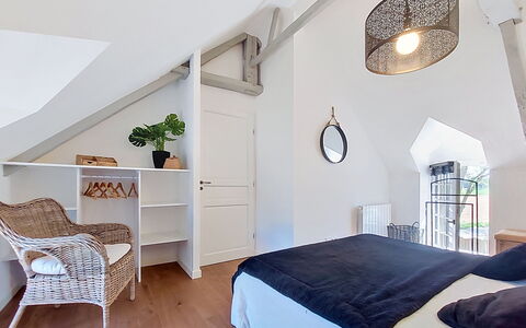 Le Petit Papeu: Möbel, Interior Design, Bett, Schlafzimmer, Decke, Holz, Flooring, Fussboden, Zimmer, Bedding