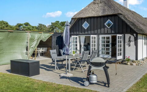 Ronja - 1.3Km from the Sea: Holz, Möbel, Wohnung, Zimmer, Decke, Holzbeize, Stuhl, Hartholz, Lack, Holz