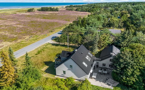 Lutz - 340M from the Sea: Dach, Haus, Zuhause, Hütte, Abstellgleis, Estate, Auffahrt, Gartenbauten, Garten, Schuppen