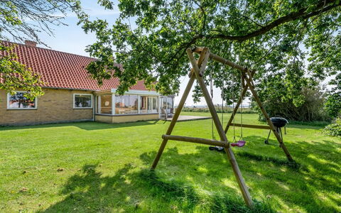 Makrina - 300M from the Sea: Hütte, Hinterhof, Garten, Gartenbauten, Schuppen, Abstellgleis, Gartenmöbel, Blockhaus, Outdoor Struktur, Hütte