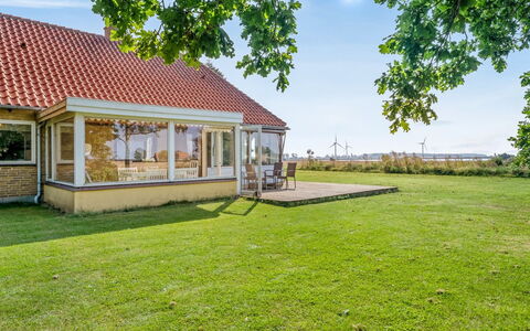Makrina - 300M from the Sea: Hütte, Hinterhof, Garten, Gartenbauten, Schuppen, Abstellgleis, Gartenmöbel, Blockhaus, Outdoor Struktur, Hütte