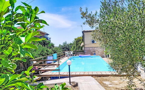 Casa Paolina: Blau, Schwimmbad, Hinterhof, Gartenmöbel