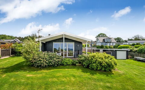 Akira - 250M from the Sea: Haus, Zuhause, Tür, Dach, Hütte, Estate, Garten, Schatten, Abstellgleis, Garten