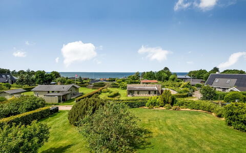 Akira - 250M from the Sea: Haus, Zuhause, Tür, Dach, Hütte, Estate, Garten, Schatten, Abstellgleis, Garten
