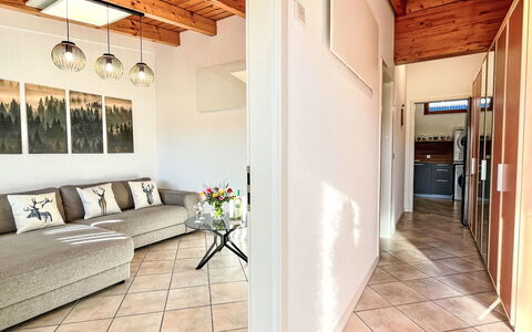 Feingeist: Interior Design, Flooring, Fussboden, Möbel, Holz, Couch, Decke, Zimmer, Wohnzimmer, Beleuchtung