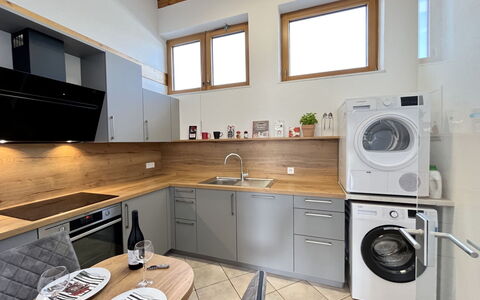 Feingeist: Küche, Küchengerät, Countertop, Flooring, Major Appliance, Interior Design, Möbel, Cabinetry, Holz, Haushaltsgerät