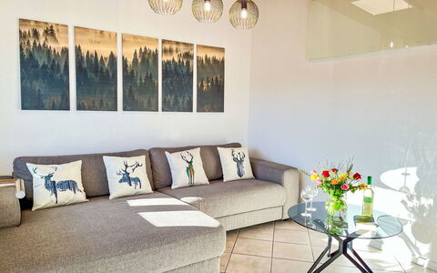 Feingeist: Möbel, Interior Design, Couch, Wand, Flooring, Fussboden, Wohnzimmer, Zimmer, Decke, Beleuchtung