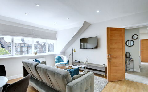 Harrogate 608: Interior Design, Möbel, Flooring, Fussboden, Couch, Decke, Holz, Wohnung, Zimmer, Wohnzimmer