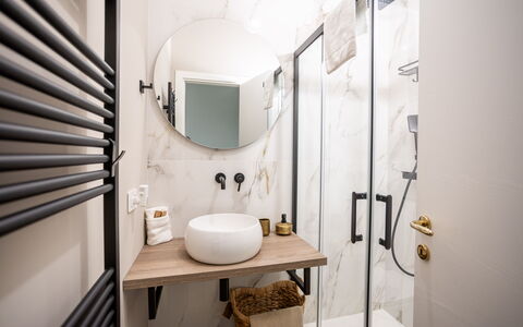 Casa Coccinella: Interior Design, Wand, Flooring, Fussboden, Badezimmer, Armatur, Möbel, Beleuchtung, Zimmer, Zuhause