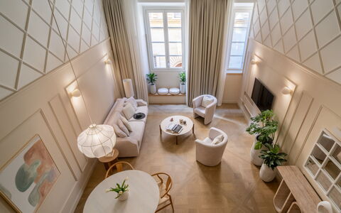 Elegant Apartments Near the Duomo: Interior Design, Möbel, Wand, Flooring, Holz, Fussboden, Decke, Beleuchtung, Wohnzimmer, Zimmer