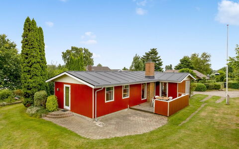 Wiggi - 250M from the Sea: Dach, Haus, Hütte, Zuhause, Estate, Rasen, Bauernhaus, Garten, Garten, Landscaping