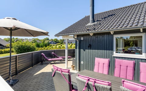 Rosamunde - 700M from the Sea: Dach, Haus, Zuhause, Hütte, Abstellgleis, Estate, Auffahrt, Gartenbauten, Garten, Schuppen