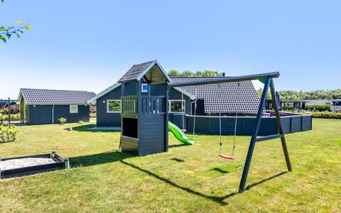 Rosamunde - 700M from the Sea: Dach, Haus, Zuhause, Hütte, Abstellgleis, Estate, Auffahrt, Gartenbauten, Garten, Schuppen