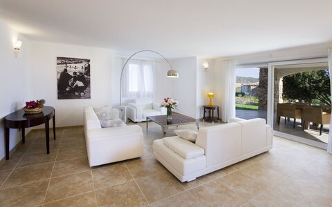Villa Asparago: Möbel, Flooring, Interior Design, Couch, Fussboden, Decke, Wohnzimmer, Beleuchtung, Zimmer