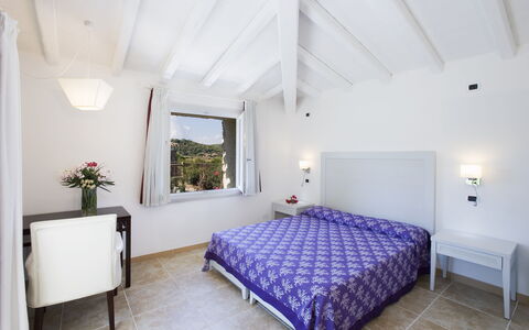 Villa Lentisco: Möbel, Zuhause, Wohnung, Resort, Schlafzimmer, Hotel, Bett, Schwimmbad, Bedding, Bettrahmen