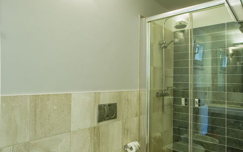 Villa Fico D'India: Interior Design, Flooring, Wand, Fussboden, Armatur, Decke, Badezimmer, Light Fixture, Beleuchtung, Zimmer