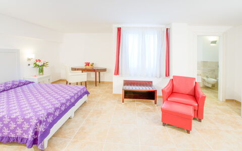 Villa Fico D'India: Möbel, Interior Design, Fussboden, Flooring, Tabelle, Zimmer, Decke, Schlafzimmer, Stuhl, Bett