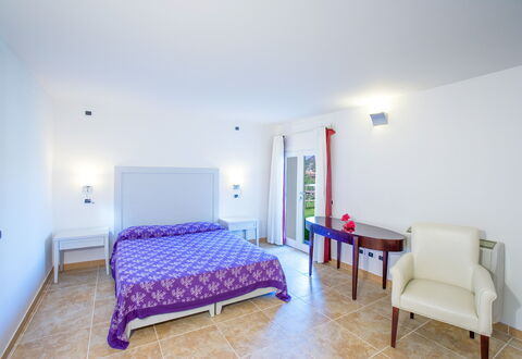 Villa Fico D'india 1: Schwimmbad, Stuhl, Resort, Hotel