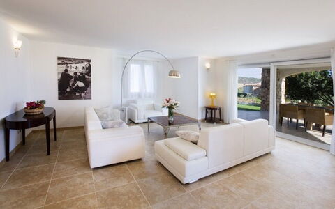 Villa Leccio: Möbel, Flooring, Interior Design, Couch, Decke, Fussboden, Wohnzimmer, Zimmer, Zuhause