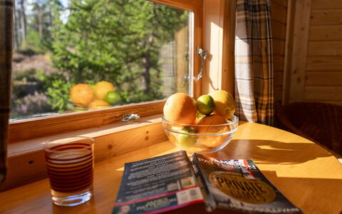 Ballater 101: Holz, Interior Design, Holzbeize, Zimmer, Blockhaus, Hartholz, Lack, Vorhang, Servierware, Fensterbehandlung