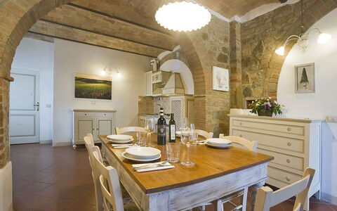 Montalcino 17: Möbel, Interior Design, Decke, Holz, Flooring, Tabelle, Stuhl, Küche & Esszimmer Tisch, Esszimmer, Beleuchtung