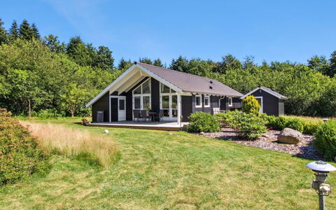 Alimpij - 30Km from the Sea: Hütte, Hinterhof, Garten, Gartenbauten, Schuppen, Abstellgleis, Gartenmöbel, Blockhaus, Outdoor Struktur, Hütte