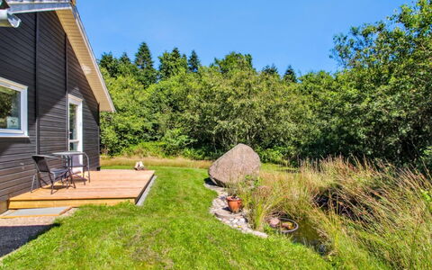Alimpij - 30Km from the Sea: Hütte, Hinterhof, Garten, Gartenbauten, Schuppen, Abstellgleis, Gartenmöbel, Blockhaus, Outdoor Struktur, Hütte