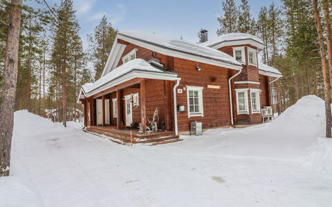 Villa Kätkänkierros: Holz, Hütte, Blockhaus, Wald, Schuppen, Gartenbauten, Lärche, Wald, Holzbeize