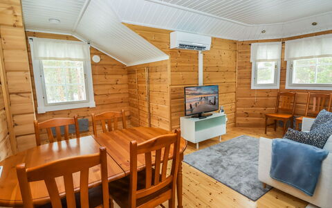 Villa Kätkänkierros: Holz, Hütte, Blockhaus, Wald, Schuppen, Gartenbauten, Lärche, Wald, Holzbeize