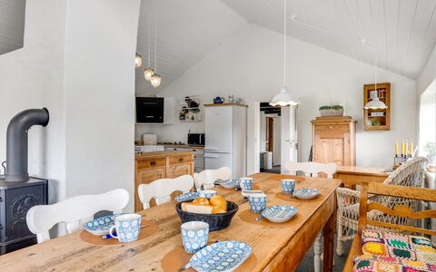 Reinhard - from the Sea: Möbel, Interior Design, Decke, Holz, Light Fixture, Zimmer, Flooring, Küche, Zuhause, Beleuchtung
