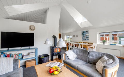 Reinhard - from the Sea: Interior Design, Möbel, Flooring, Holz, Decke, Couch, Fussboden, Wohnzimmer, Zimmer, Zuhause