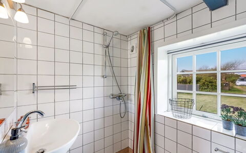 Reinhard - from the Sea: Armatur, Installation, Fussboden, Verbundwerkstoff, Zapfhahn, Decke, Sinken, Badezimmer, Fliese, Design