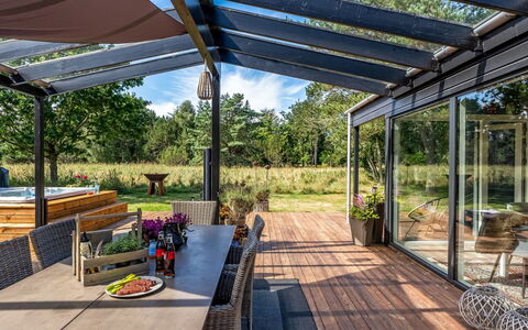 Eilke - 2Km from the Sea: Blau, Strauch, Hütte, Ground, Garten, Estate, Schatten, Landscaping, Bauernhaus, Eco Hotel