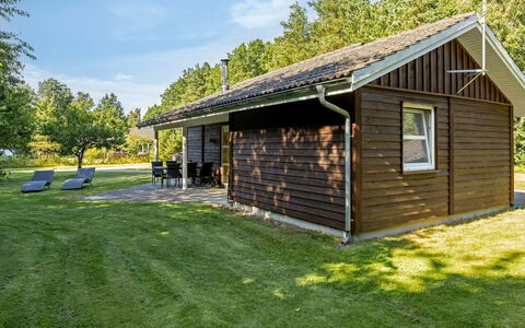 Angantir - 4.8Km from the Sea: Holz, Möbel, Wohnung, Zimmer, Decke, Holzbeize, Stuhl, Hartholz, Lack, Holz